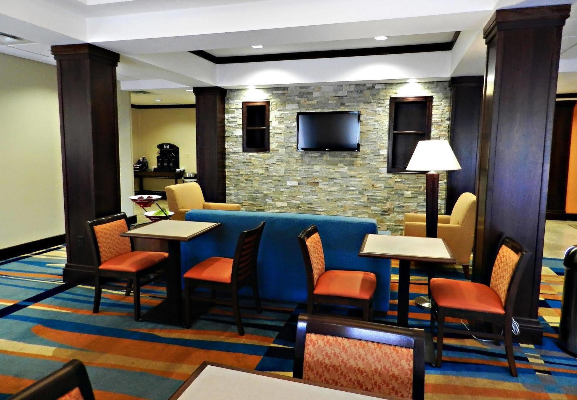 Fairfield Inn & Suites By Marriott Slippery Rock Exterior photo